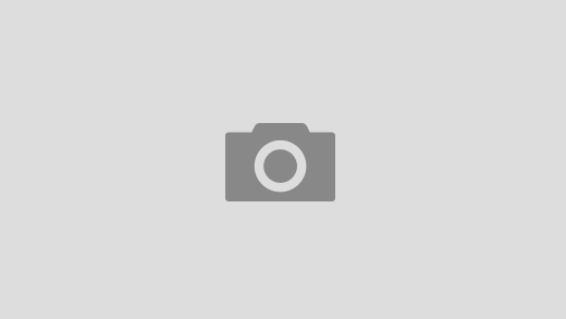 A Yeezy 450 “Cinder” földes, kéttónusú gradienssel